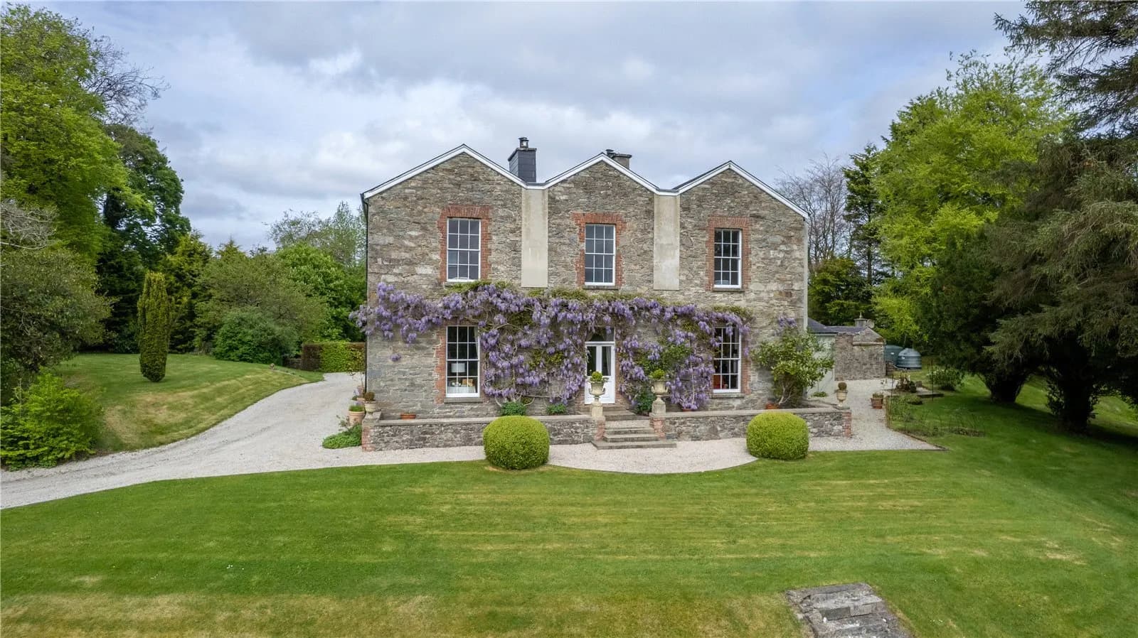 Elegant Late-Georgian Country Residence with Walled Garden and River Views